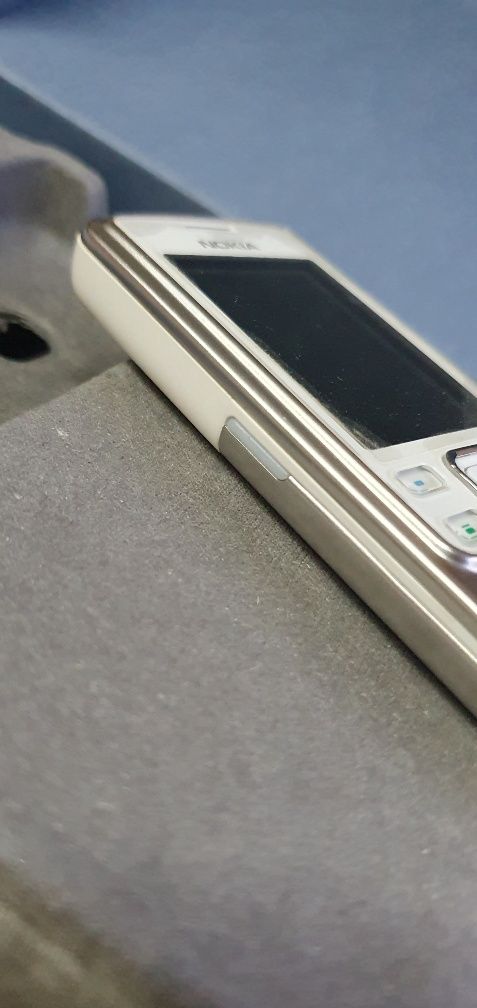 Nokia 6300  , biała  .