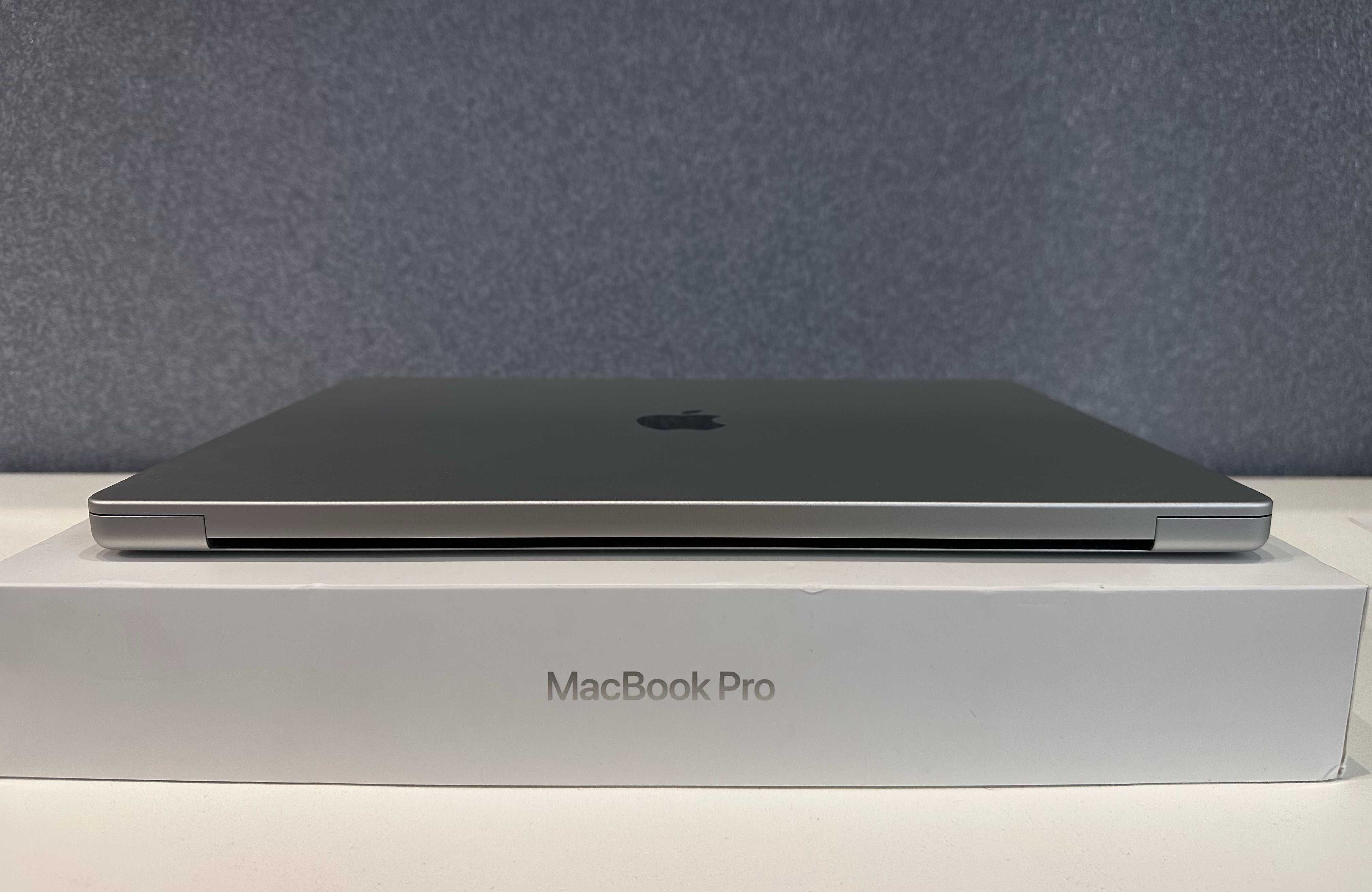 MacBook Pro M2 Max 16 1TB 32 GB Silver как новый, с estore