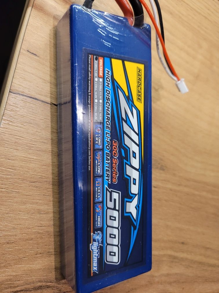 LiPo zippy 5000mAh 2s 7.4V 30C