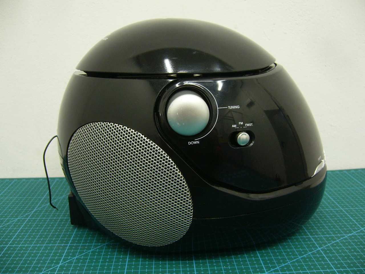 Radio z odtwarzaczem CD w kształcie kasku motocyklowego