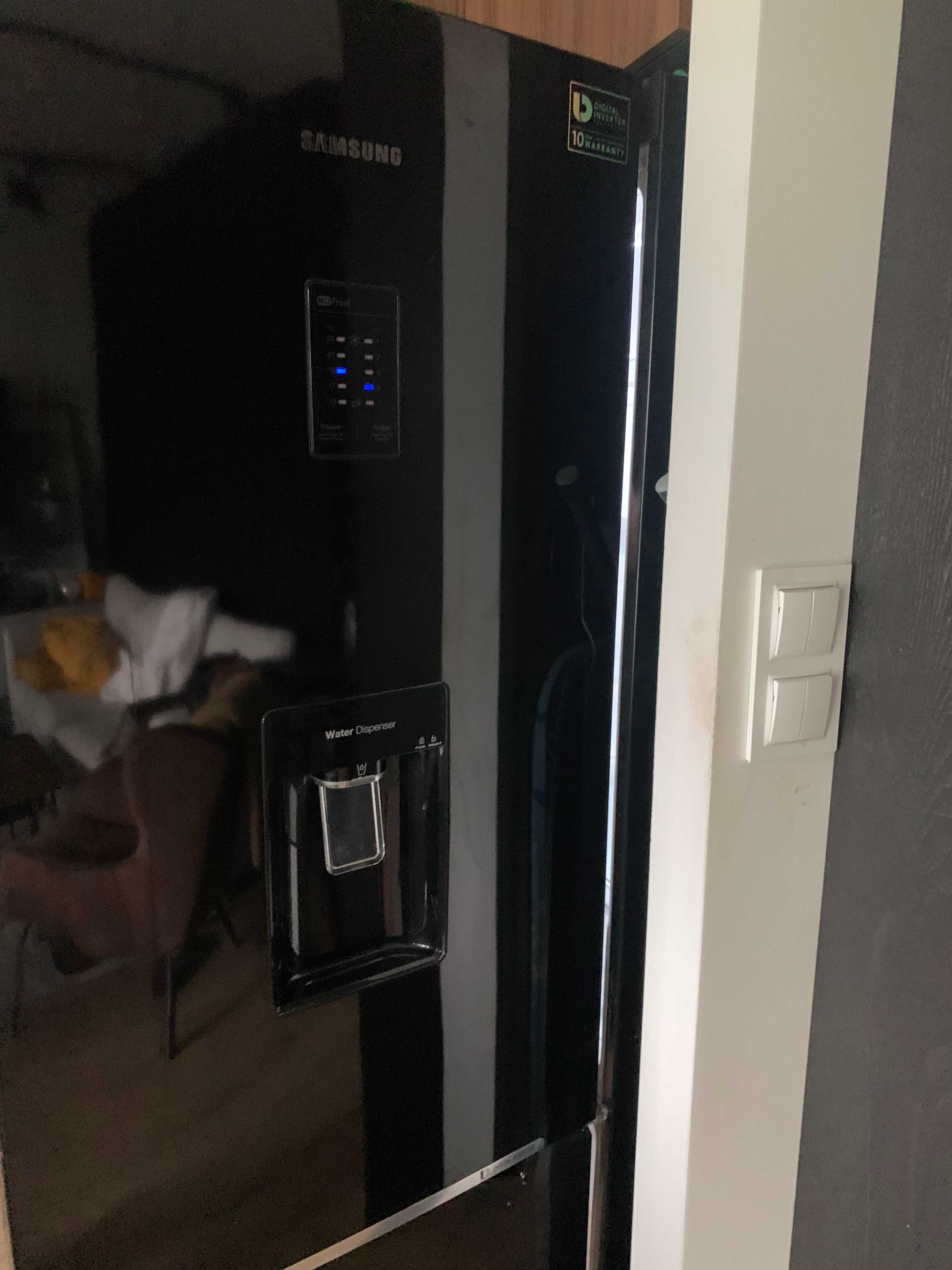 Lodówka Samsung No Frost model RB31FDRNDBC z dystrybutorem wody!