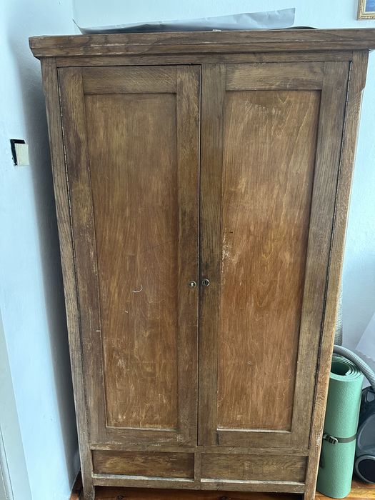 Дубова шафа ручної роботи