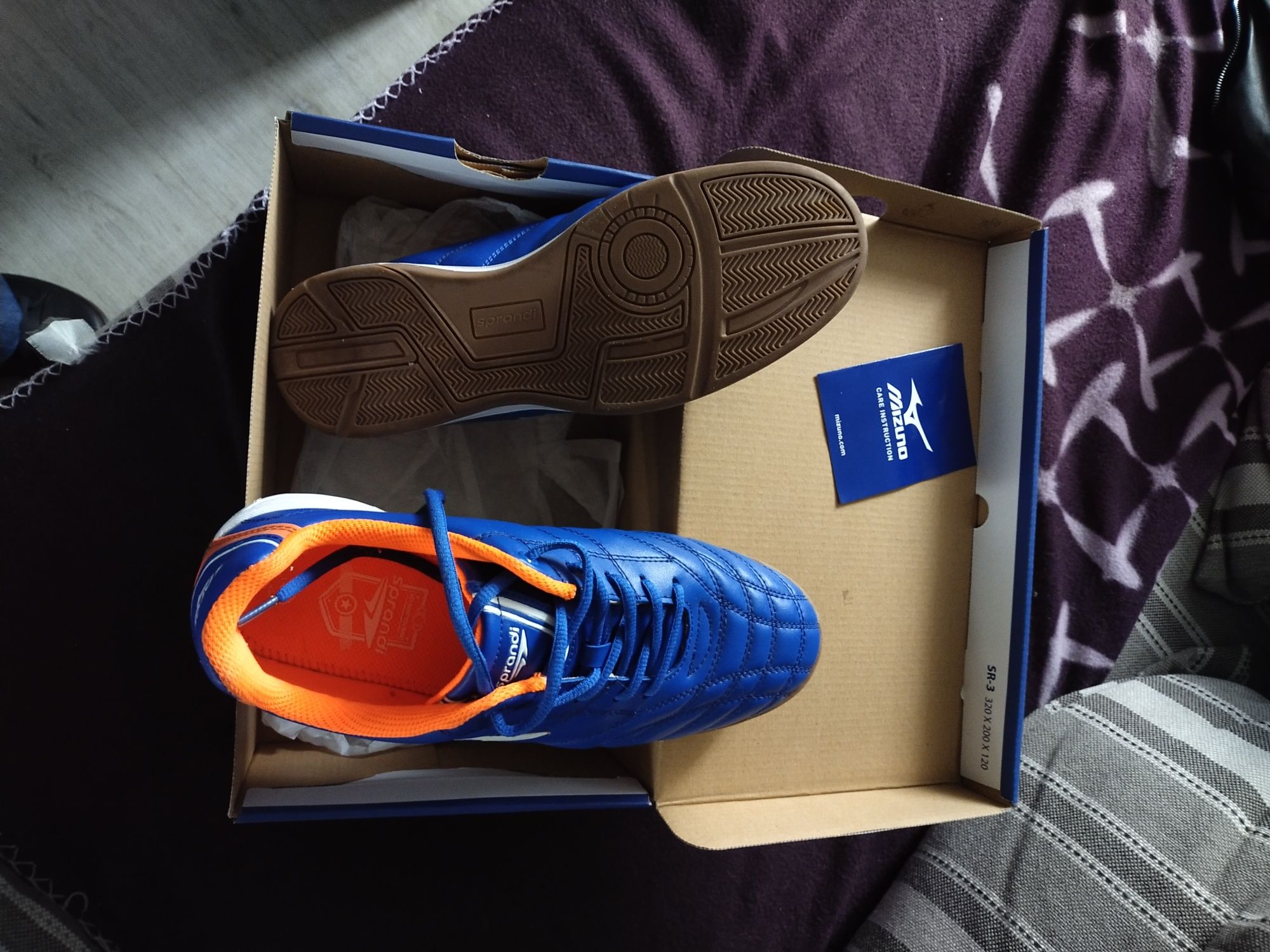 Продам кроссовки    Mizuno