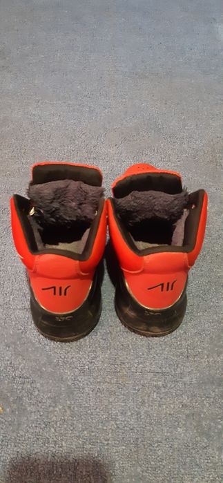 Продам женские ботинки NIKE