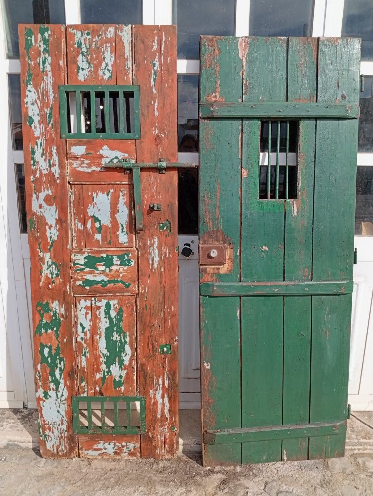 Portas antigas em madeira