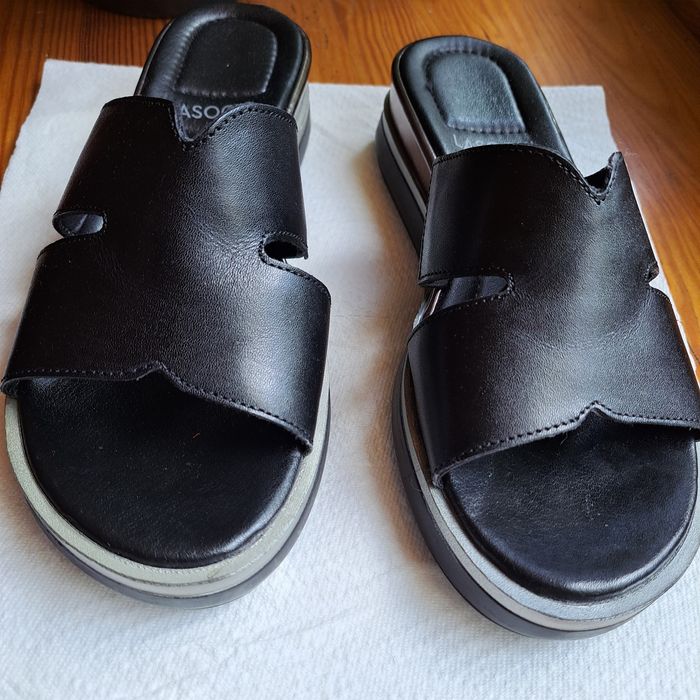 Klapki skórzane 36,Nowe