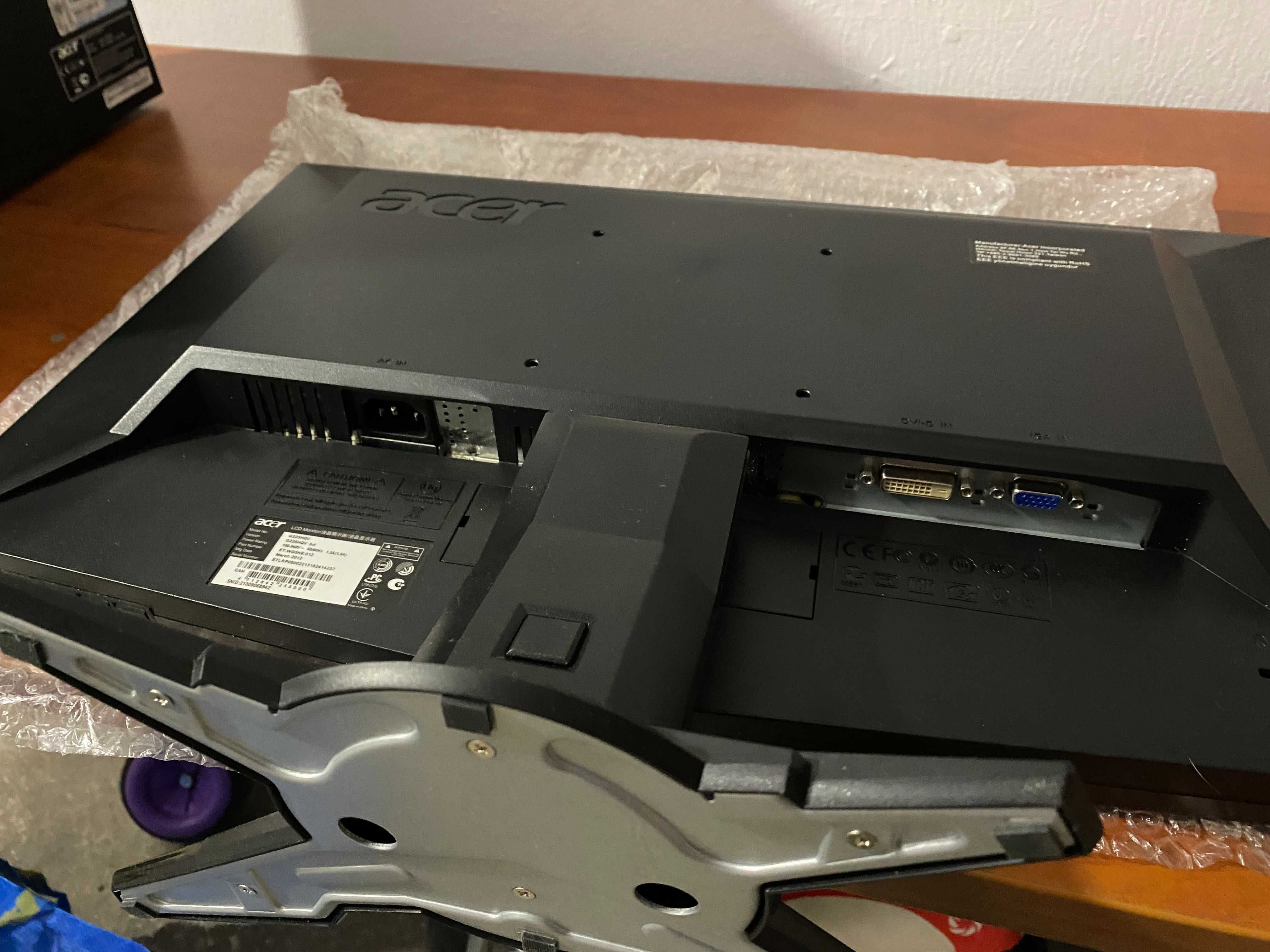 Komputer stacjonarny z monitorem Acer tanio