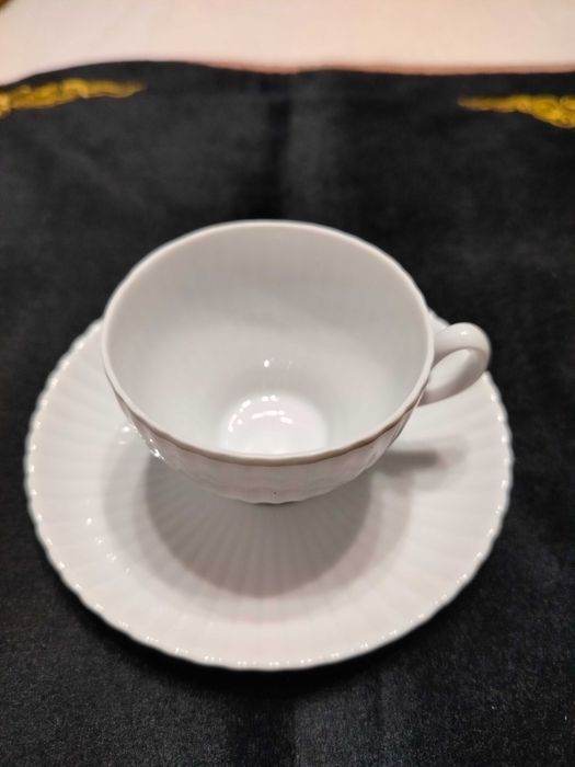 Filiżanka z podstawką biała porcelana do herbaty