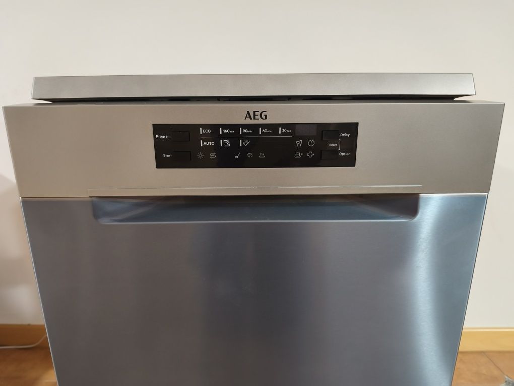 Máquina de lavar loiça AEG semi nova