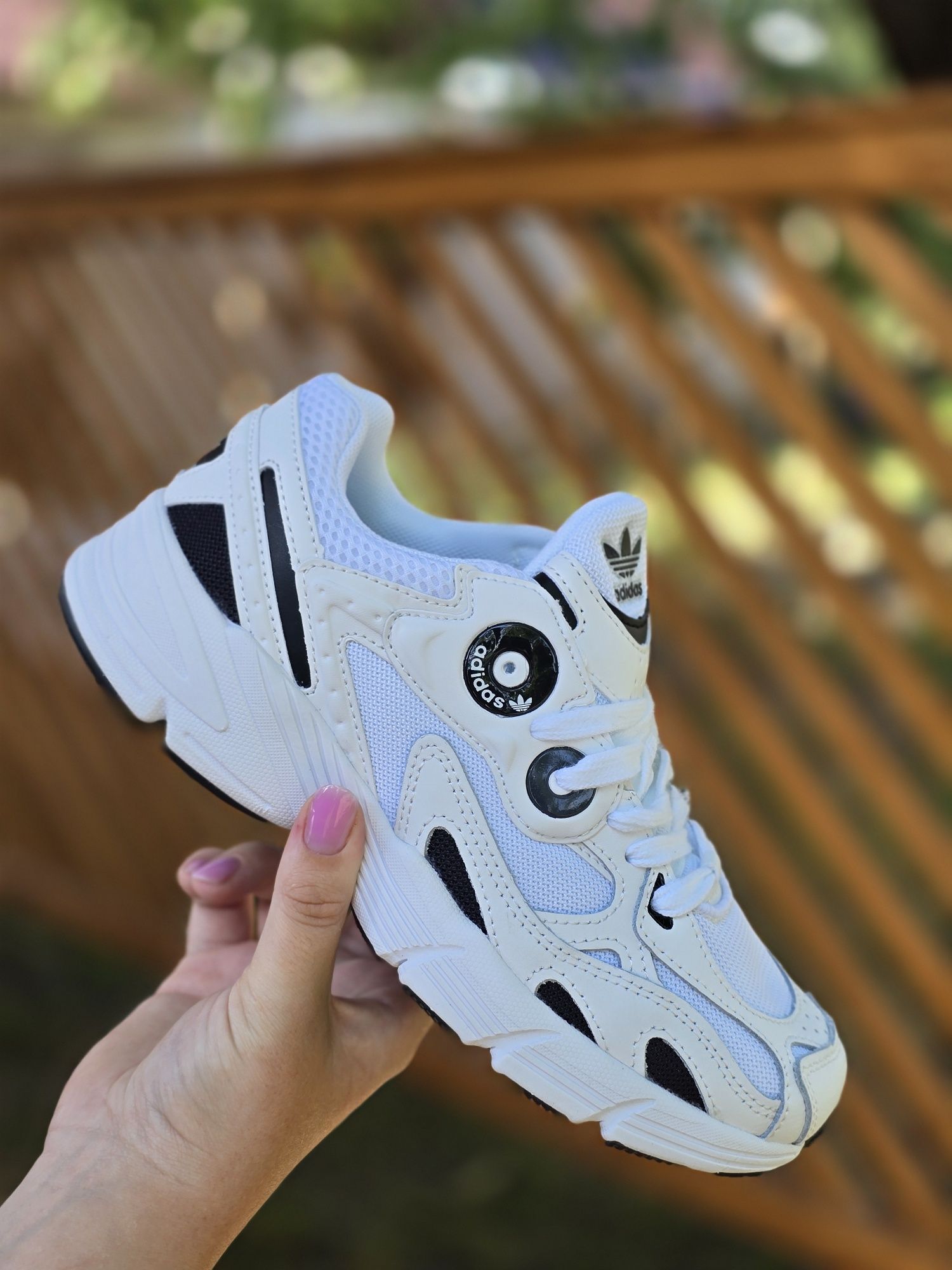 Жіночі кросівки Adidas Astril