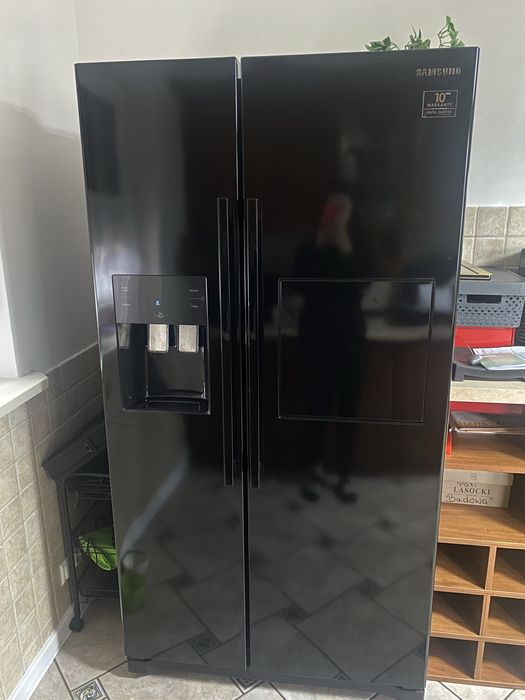 Lodówka z kostkarką i barkiem Samsung, Chłodziarko-zamrażarka