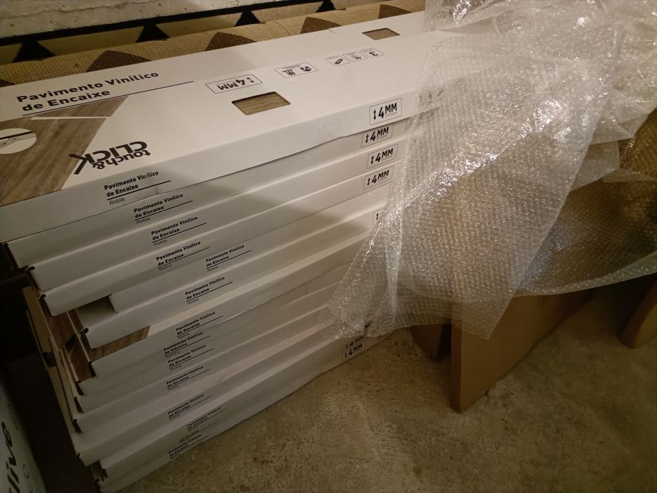 (RESERVADO) Chão vinílico 27 Caixas