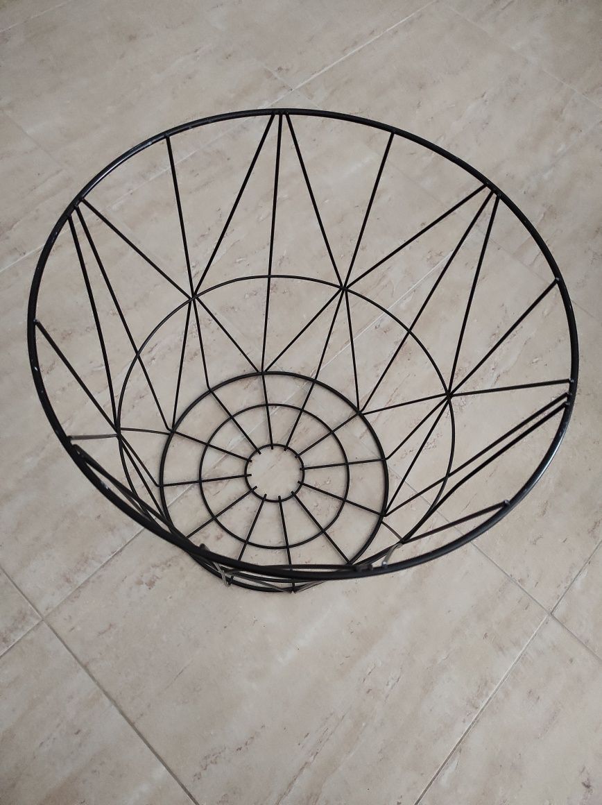 Mesa com tampo branco