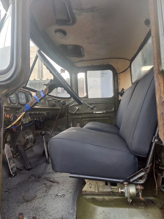 Продам ЗІЛ 131 ЛІСОВОЗ-Е з манипулятором.