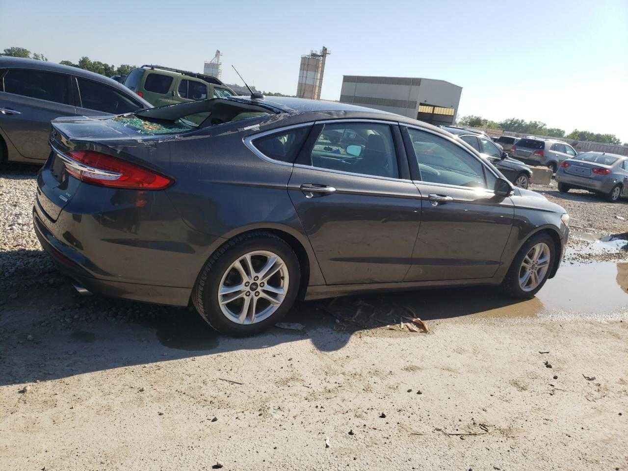 Ford Fusion SE 2018 - Потужний та економічний седан з США