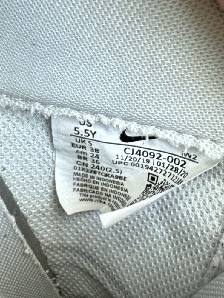 Оригінальні жіночі кросівки Nike Air Force 1