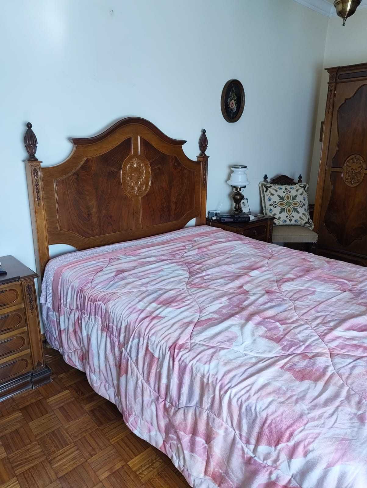 Vendo APENAS moveis antigos