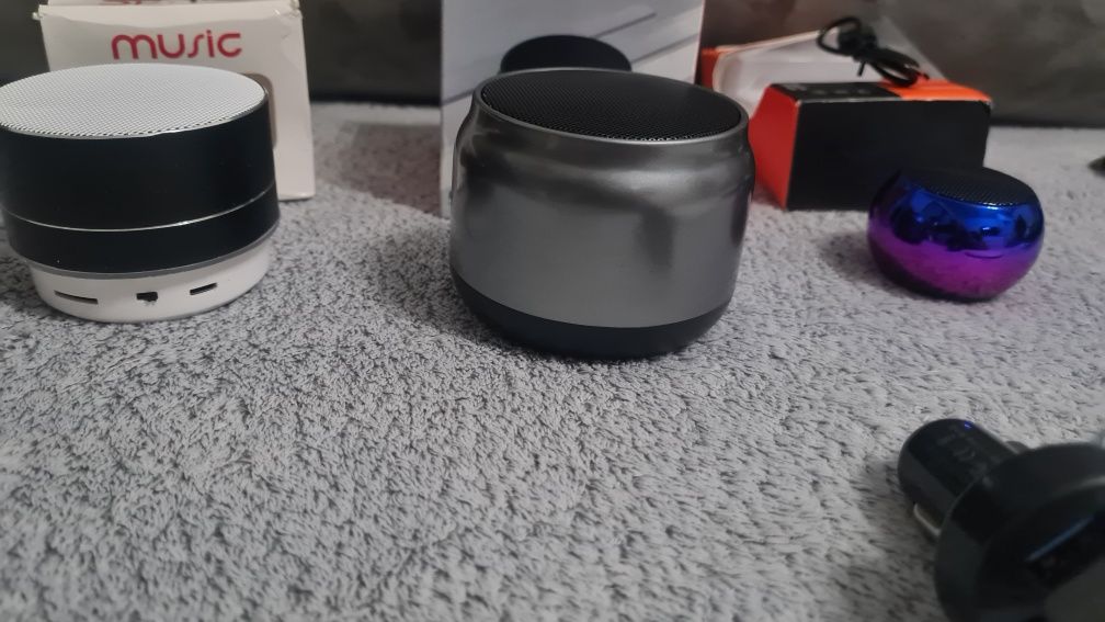 Głośnik bluetooth oraz ładowarki