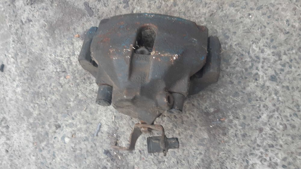 Супорт  передній Audi 100 С4