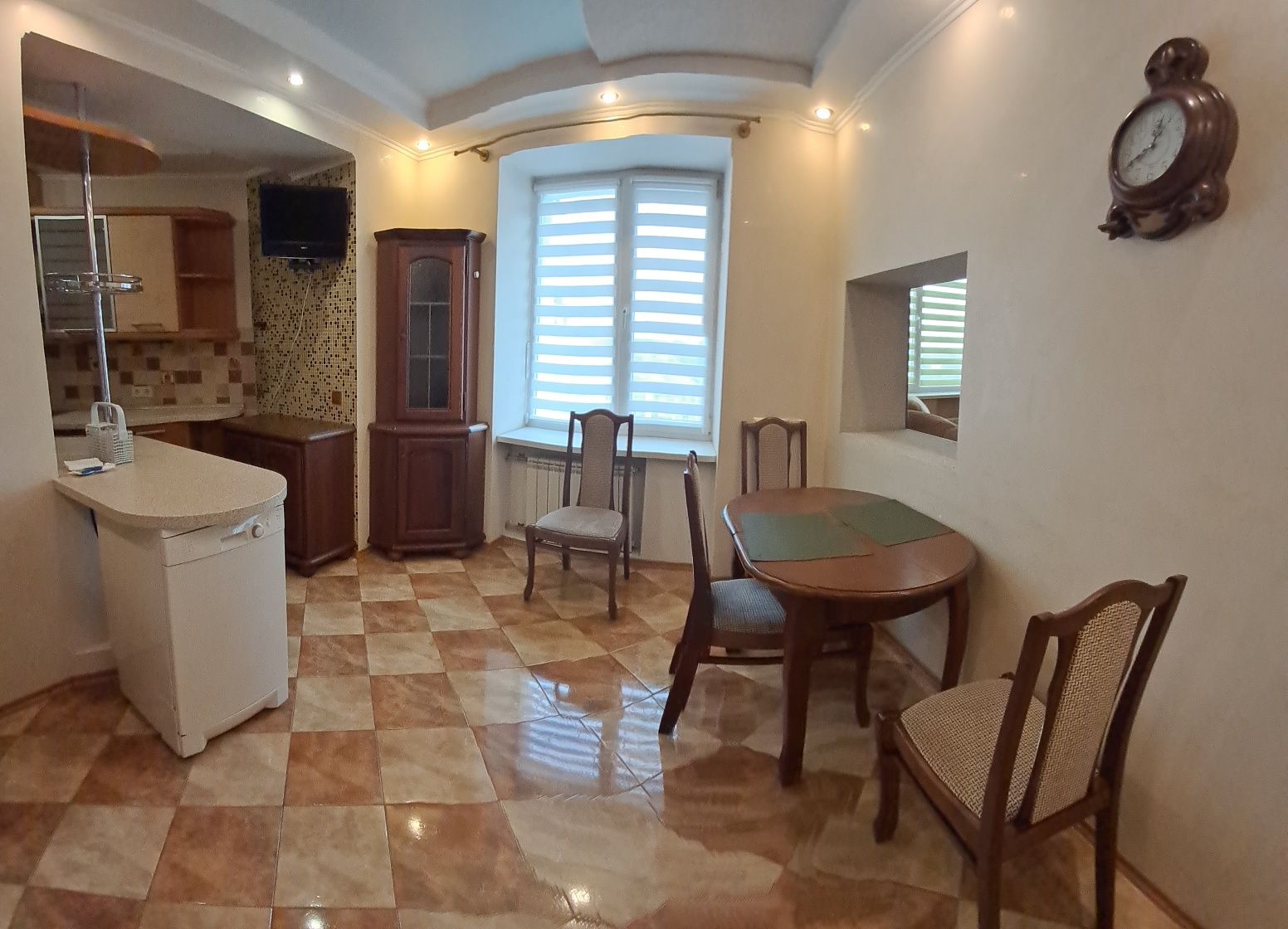 Продам 3 к.кв. вул.Грушевського б.11 р-н Парку, відмінний стан