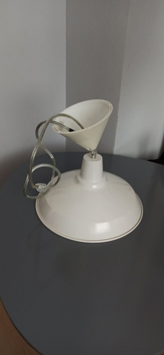 Lampa sufitowa metalowa biała
