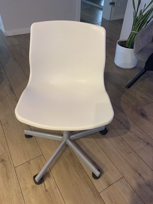 Krzesło biurkowe Ikea plastikowe