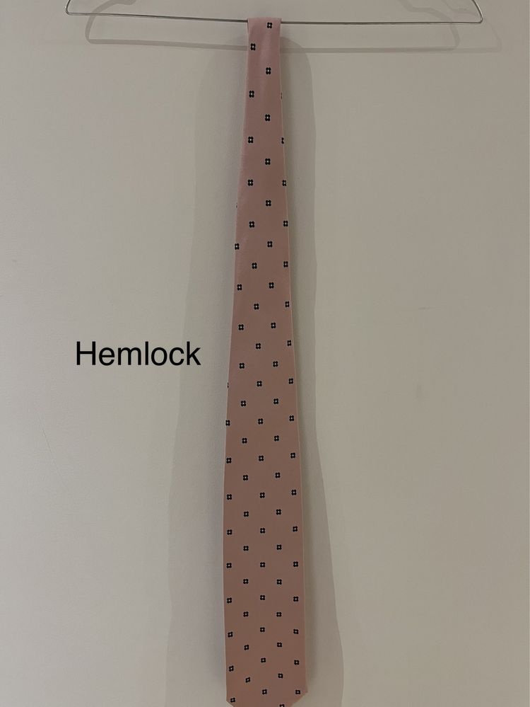 Hemlock pudroworóżowy jedwabny wzorzysty krawat męski