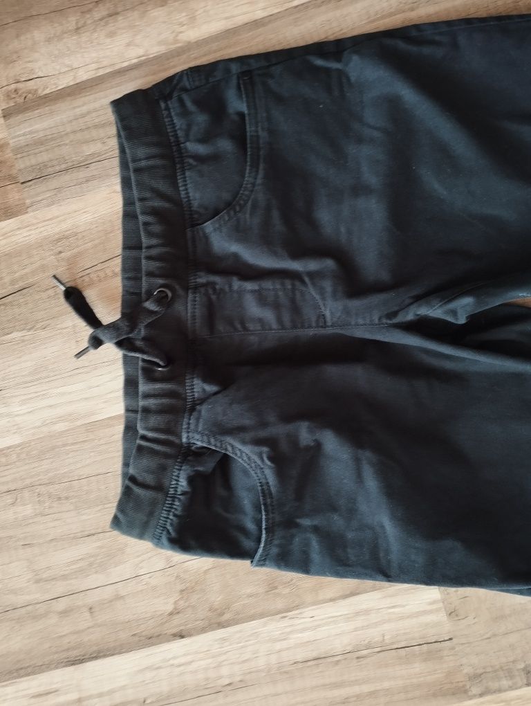 Dżinsy joggersy Reserved rozmiar 158+ spodnie czarne 5.10.15