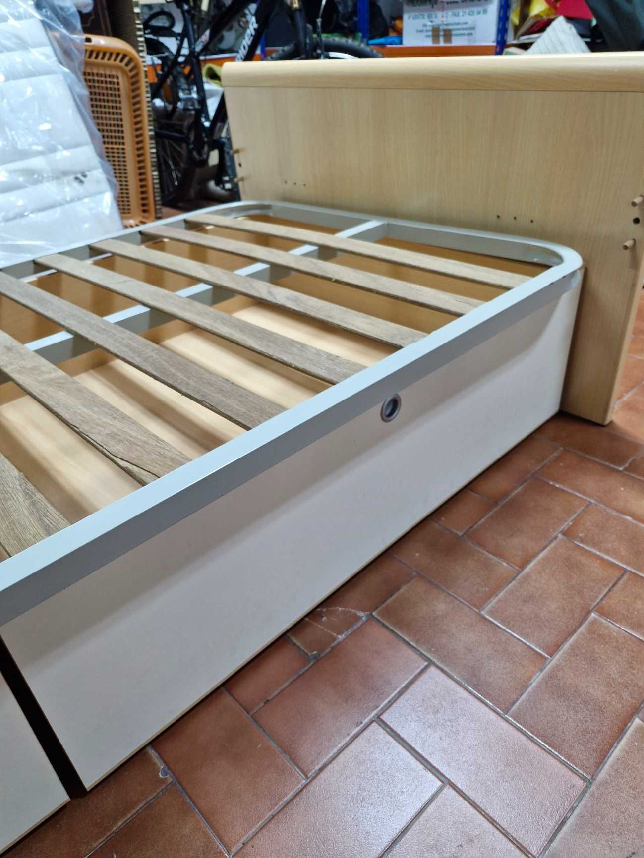 Cama individual com 2 gavetas