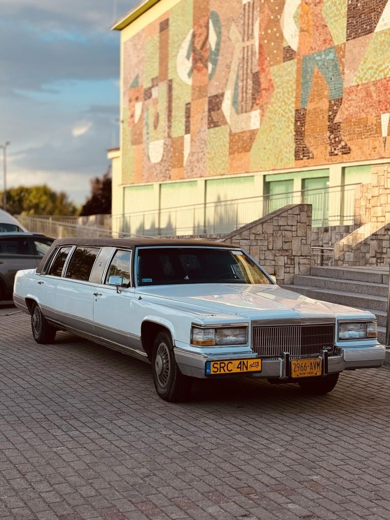 Cadillac Brougham Limuzyna 5.7 V8 8 osób Lincoln Buick Ford