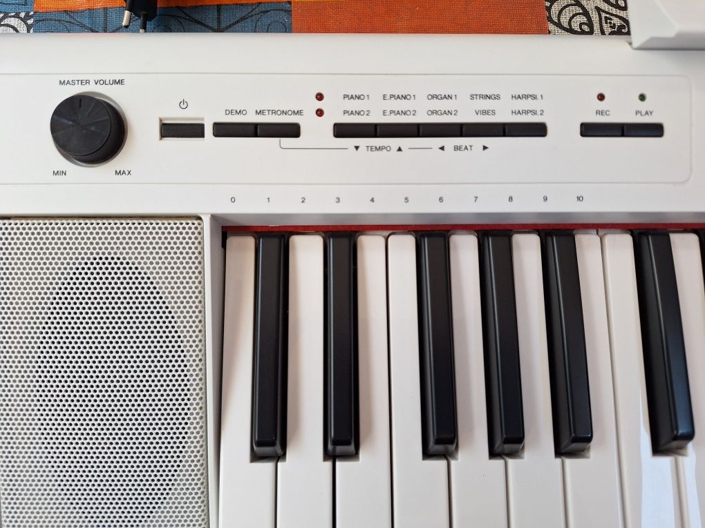 Piano Yamaha Piaggero NP-12