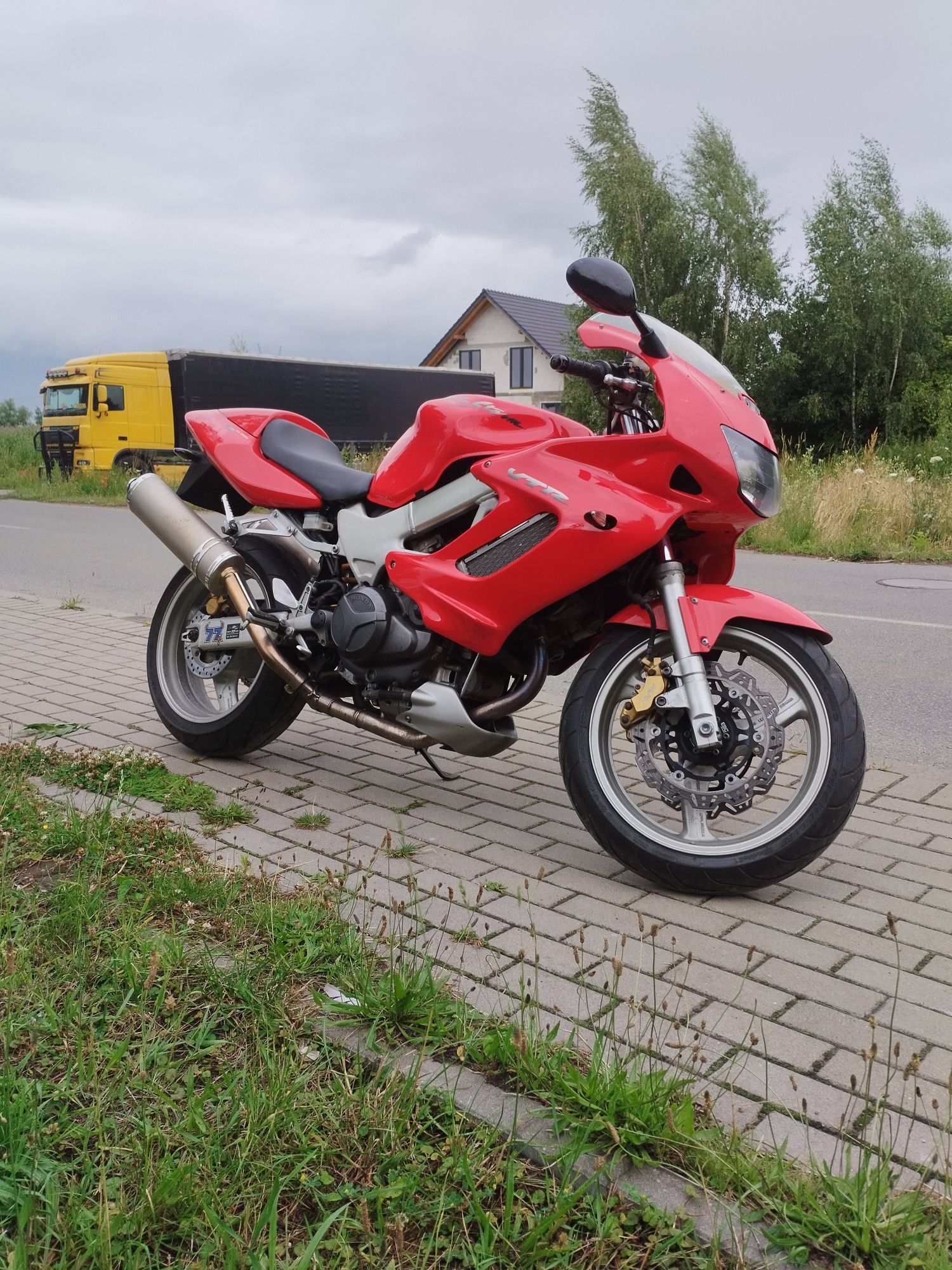 Honda vfr 1000f rok 2001 bdb stan