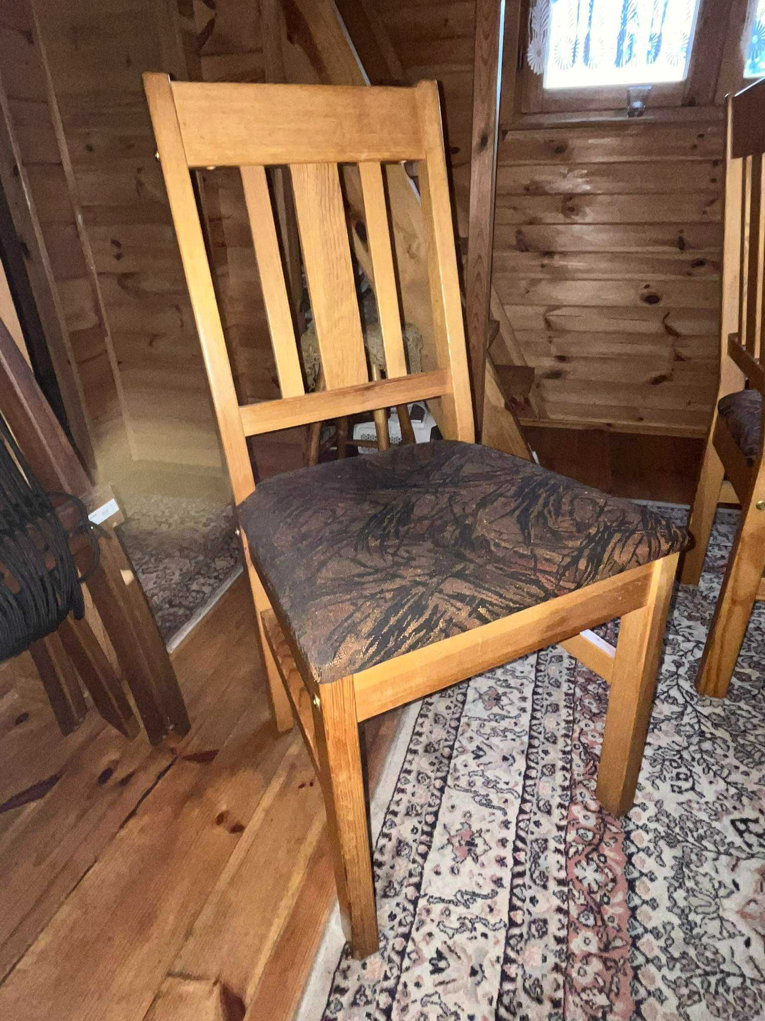 Komplet krzeseł z drewna sosnowego
