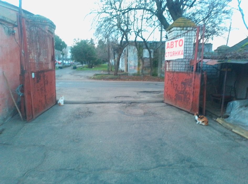 Продаю металлический навес на авто стоянке для авто ул.Строителей1