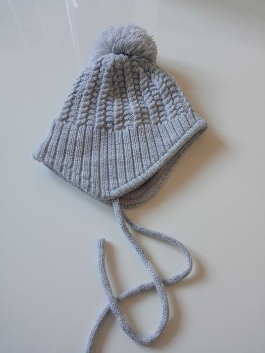 Szara uszatka ciepła czapka akryl r 38/40