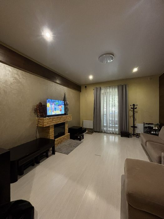 Терміново, 75 кв м, двокімнатна квартира.  вул. Амброса