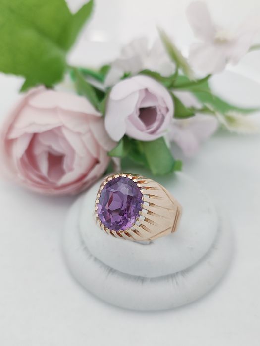 Золота каблучка 583 проби з Олександритом