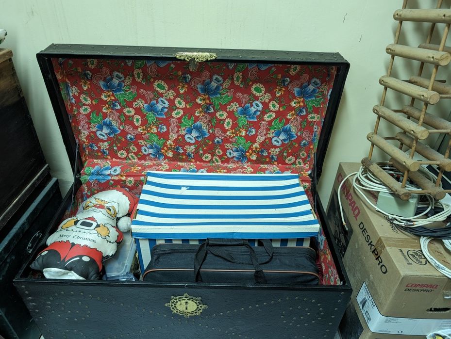 Arca em madeira forrada