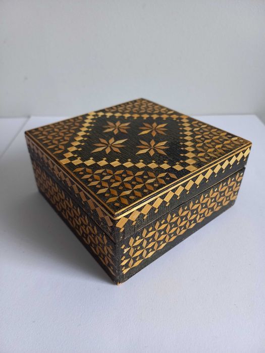 Szkatułka drewniana ręcznie zdobione PRL