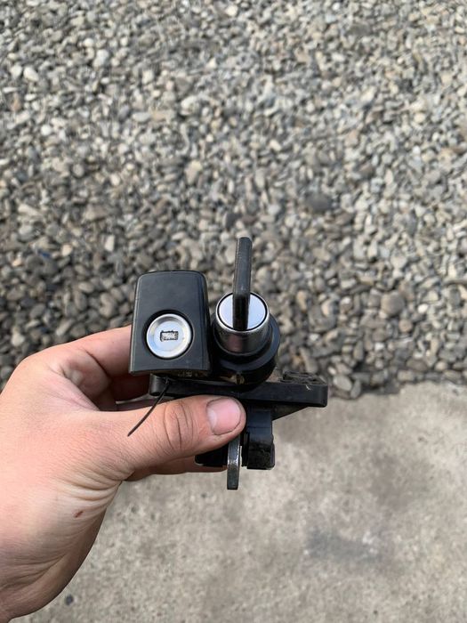 Замок багажника та дверей з ключем  w190 201