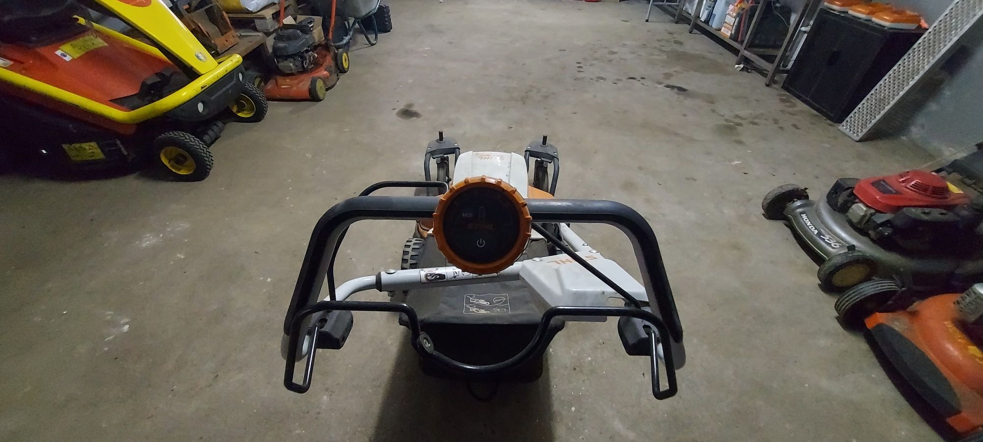 Corta relva Stihl RMA 765V