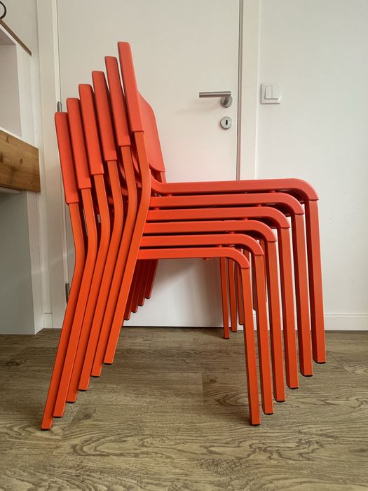 Cadeiras IKEA TEODORES – novas, empilháveis (laranja avermelhado)
