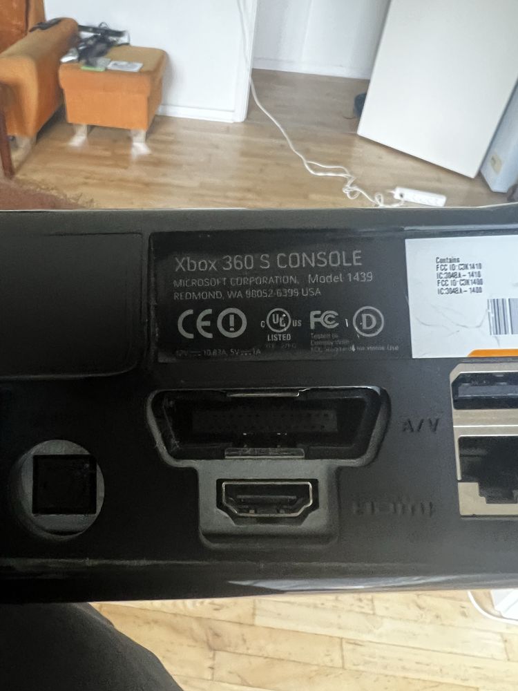 Xbox 360 plus kinect plus dwa pady