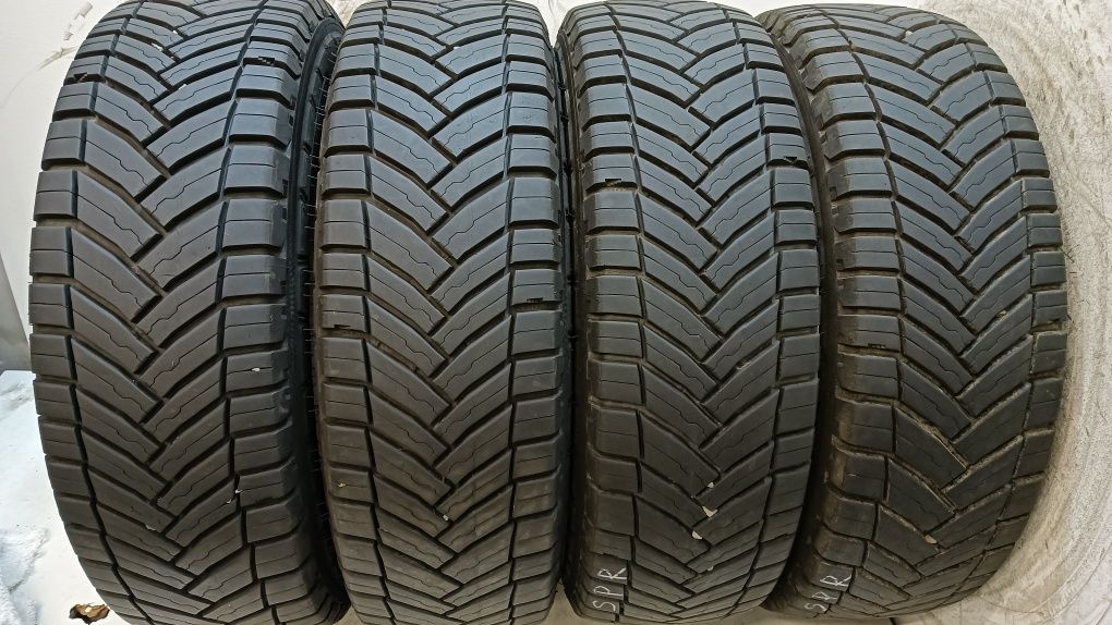 195/70/15C Michelin Agilis CrossClimate komplet