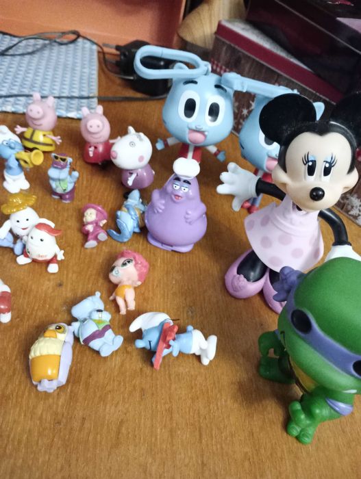 Киндеры все что на фото в одни руки.