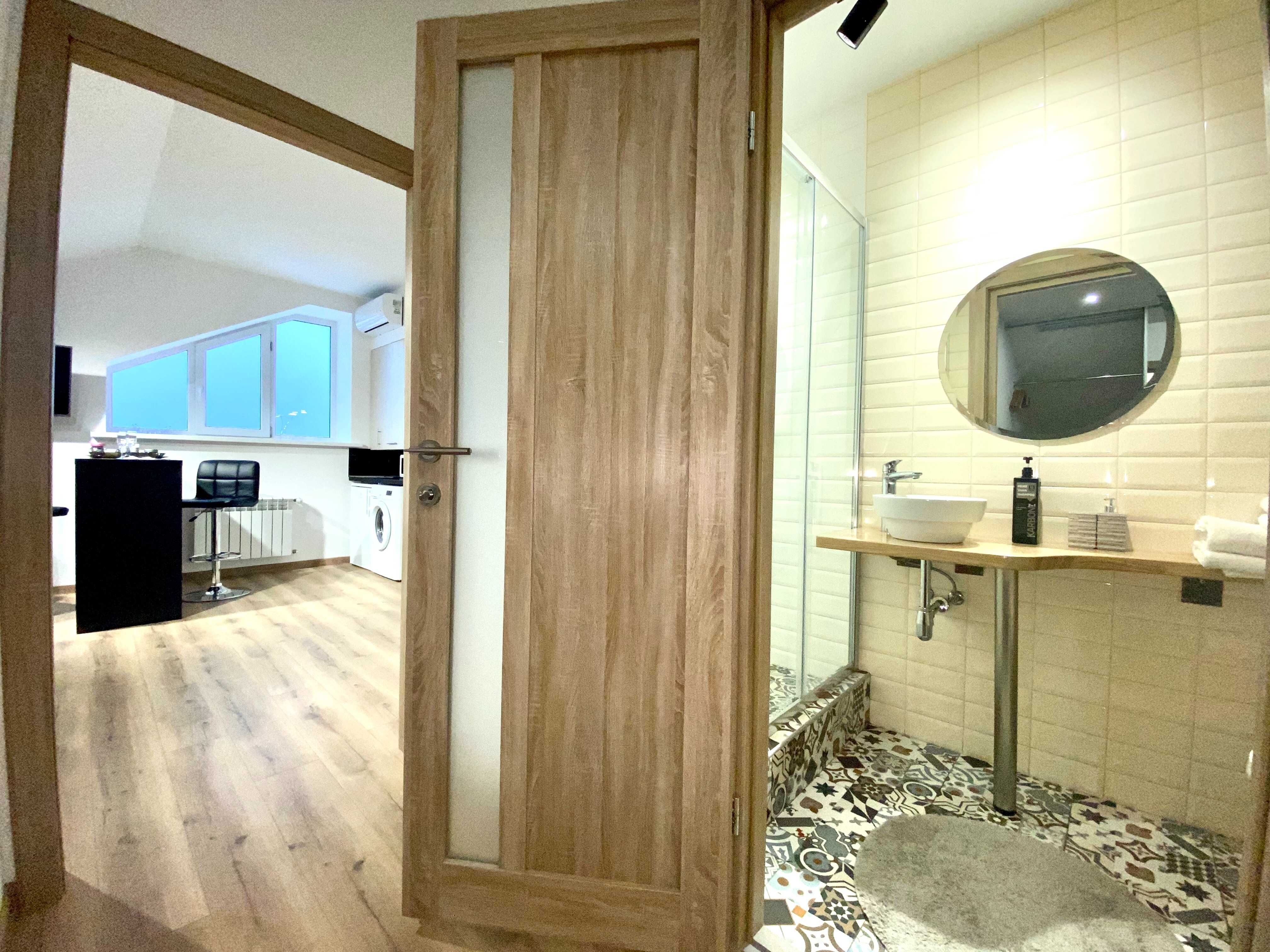 ApartPoltava МАНСАРДА з виходом на дах Подобово ЦЕНТР, СВІТЛО ЗАВЖДИ
