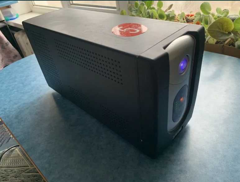 Потужний ИБП ДБЖ UPS 900Вт 1500VA безперебійник інвертор для кватрири