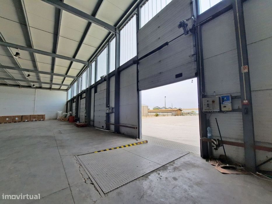 Armazém Logístico Arrendamento | 7.800 m2 | Setúbal | 4 Cais