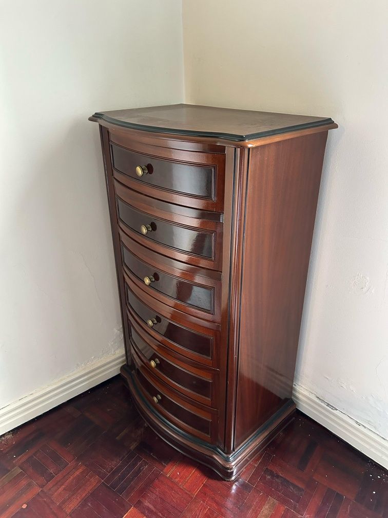 Cómoda alta quarto