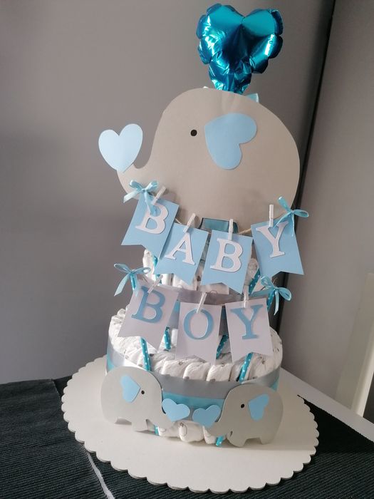 Tort z pieluch, baby shower, prezent dla dziecka